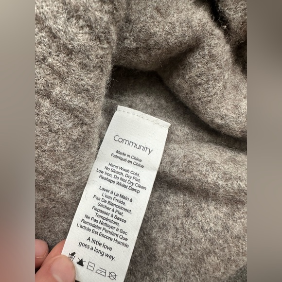 Aritzia Community Wool Turtleneck Sweater - Picture 6 of 8